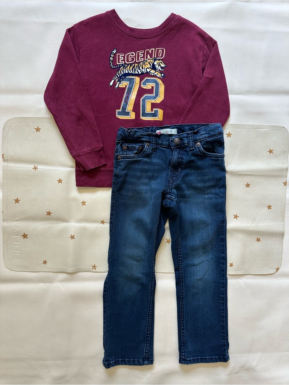 5t Maroon 'Legend 12' Graphic Sweatshirt & Levi’s Dark Blue Jeans